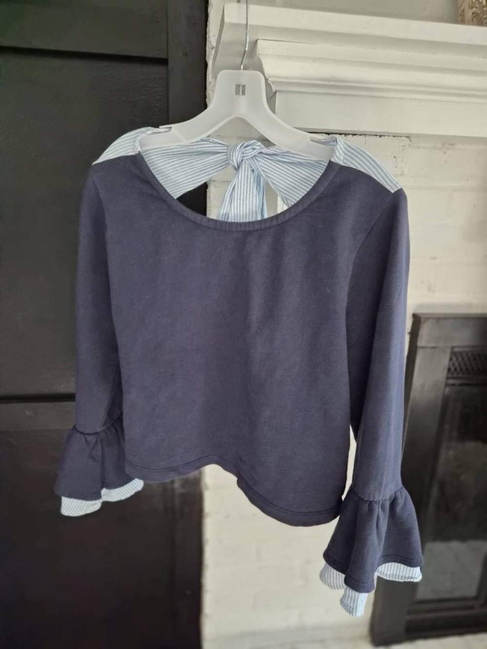 NWOT | Mauve | Navy Blue Cropped Top with Back Pinstriped Tie | Size Small - Picture 9 of 10